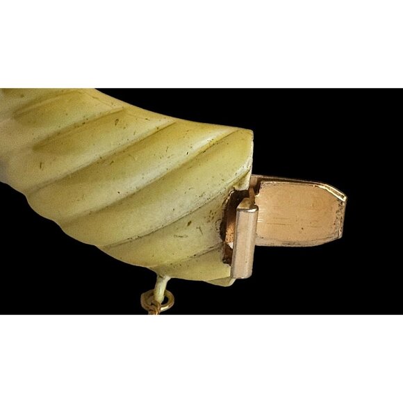 TRIFARI CANARY YELLOW ENAMEL HINGED BANGLE BRACELET 1960s Vintage 7" EUC RARE - Picture 8 of 16